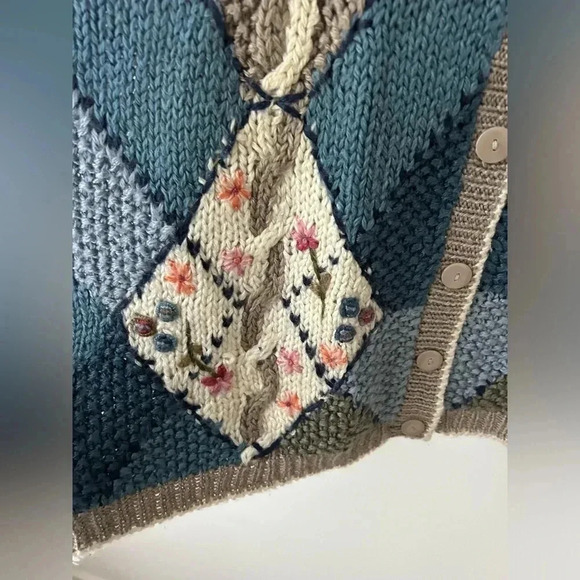 Vintage knitted by hand sweater vest - Picture 4 of 10